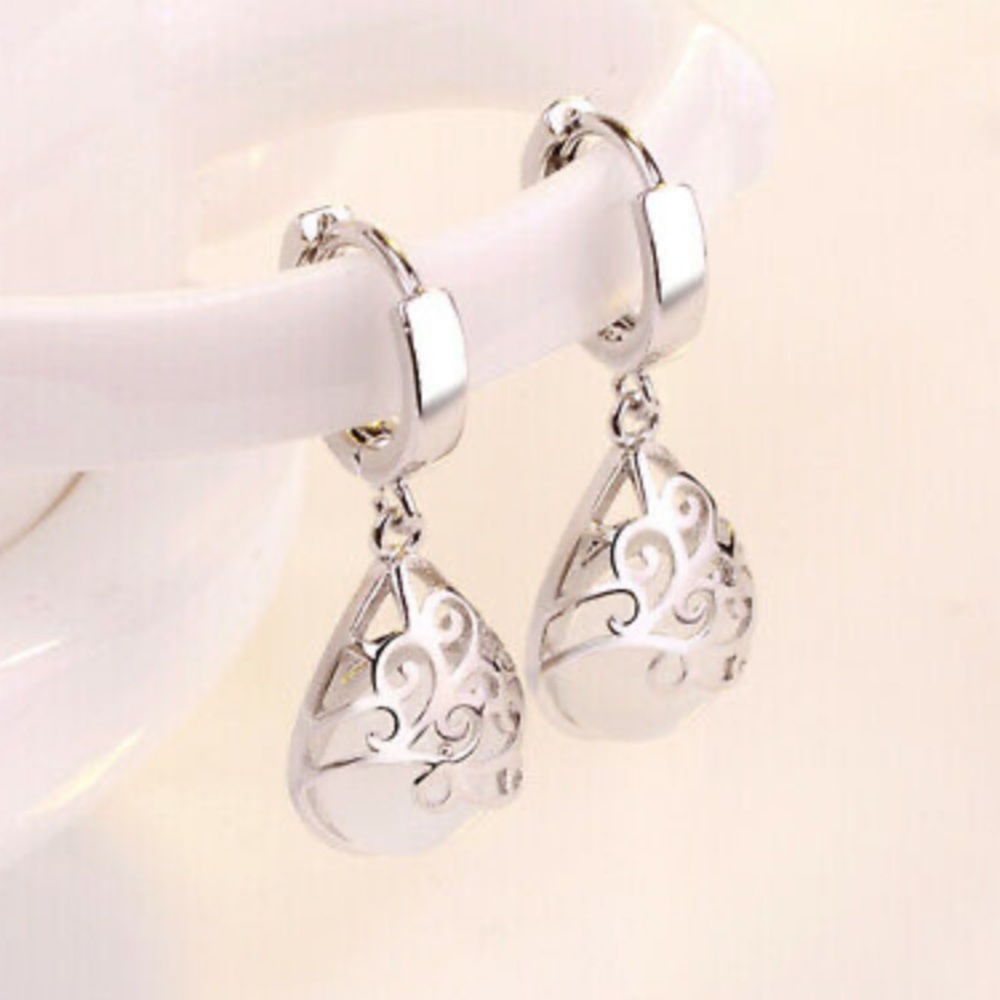- New Sterling silver moonstone earring